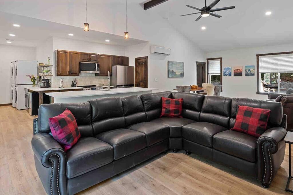 Luxe Mt. Rainier Lodge W/ Hot Tub-Ac-Game Room แอชฟอร์ด ภายนอก รูปภาพ
