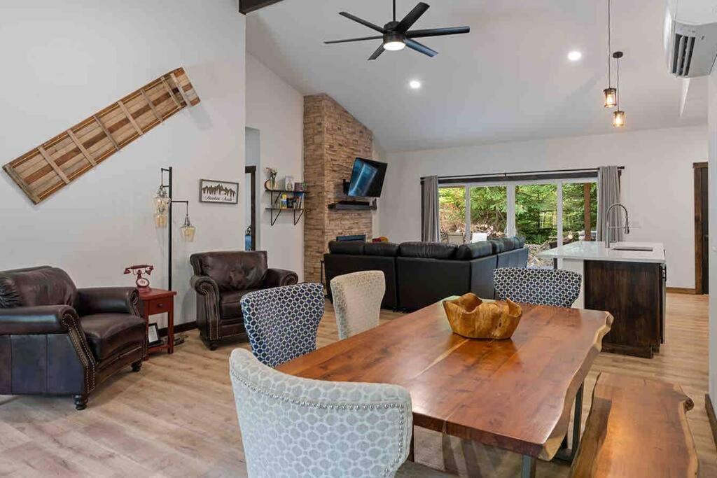 Luxe Mt. Rainier Lodge W/ Hot Tub-Ac-Game Room แอชฟอร์ด ภายนอก รูปภาพ